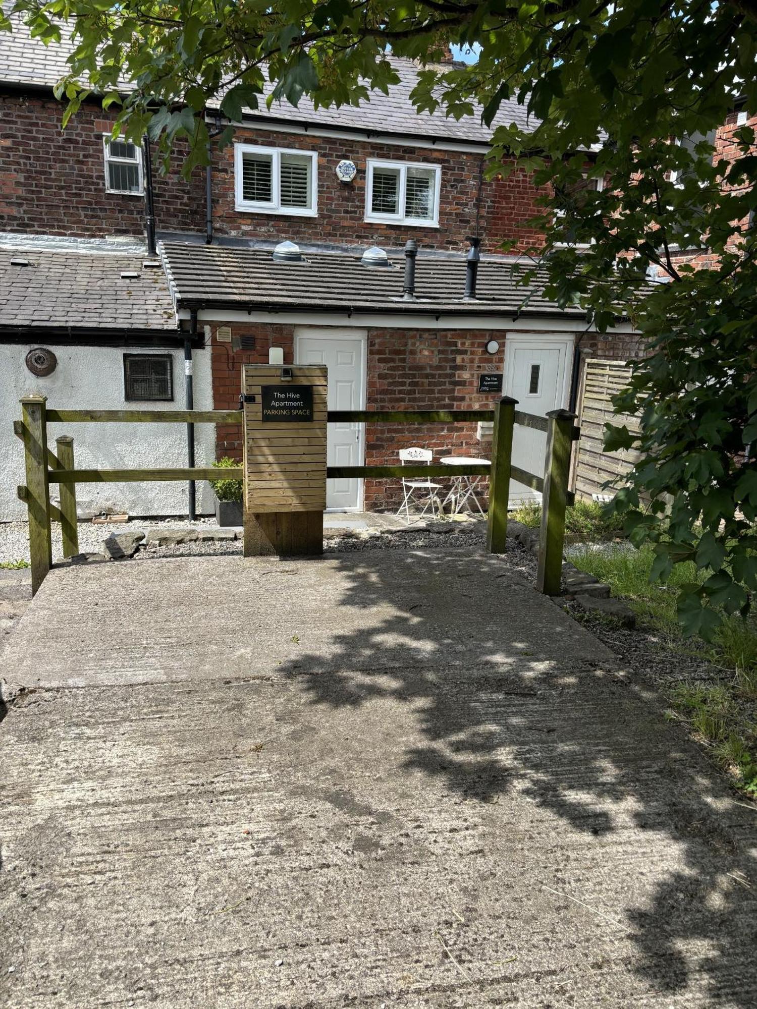 The Hive Apartment Marple Экстерьер фото